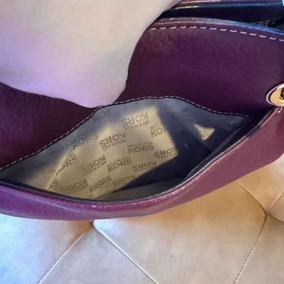 Michael Kors burgundy shoulder bag - Picture 3 of 12